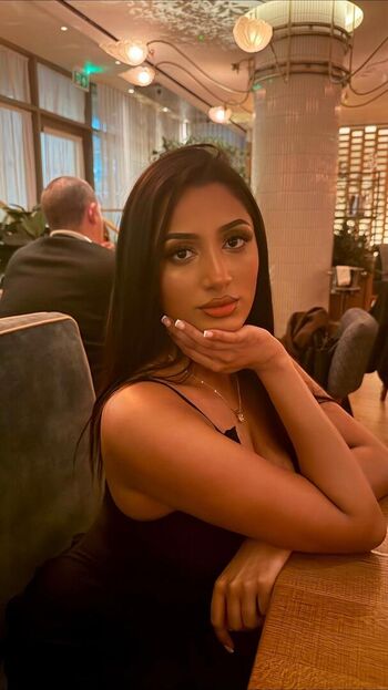 Full leaked Riya b page private onlyfans photo