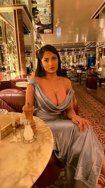 Full leaked Riya b page private onlyfans photo