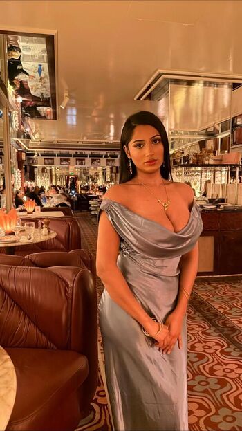 Full leaked Riya b page private onlyfans photo