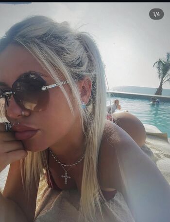 Full leaked Romanian girls page private onlyfans photo