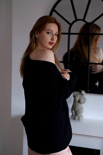 Full leaked Romanian girls page private onlyfans photo