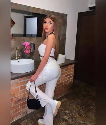 Full leaked Romanian girls page private onlyfans photo