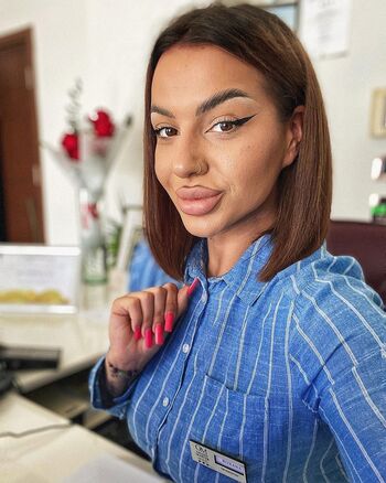 Full leaked Romanian girls private onlyfans photo