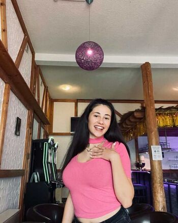 Full leaked Romanian girls private onlyfans photo