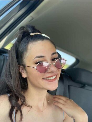 Full leaked Romanian girls private onlyfans photo