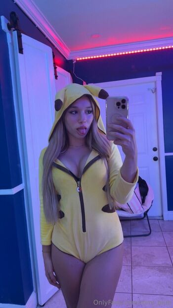 Full leaked Romi blue page private photo