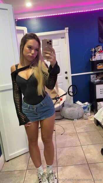 Full leaked Romi blue page private photo