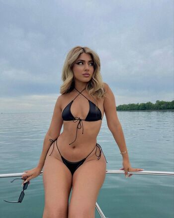 Full leaked Romitavlz private photo