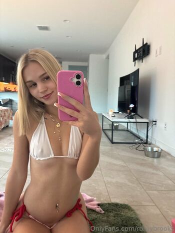 Full leaked Romybrooks private onlyfans photo