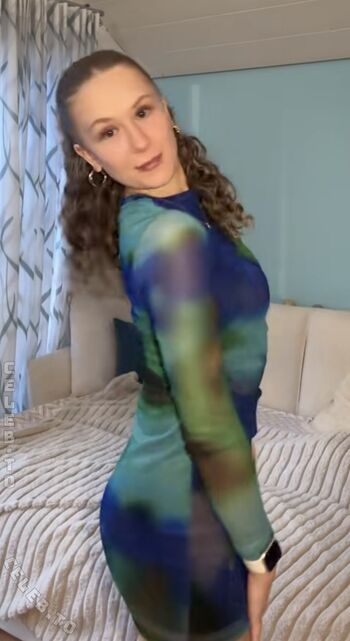 Full leaked Romysvibess page private photo