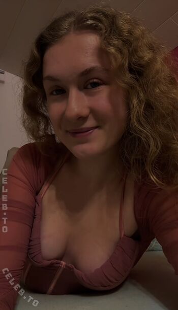 Full leaked Romysvibess private photo