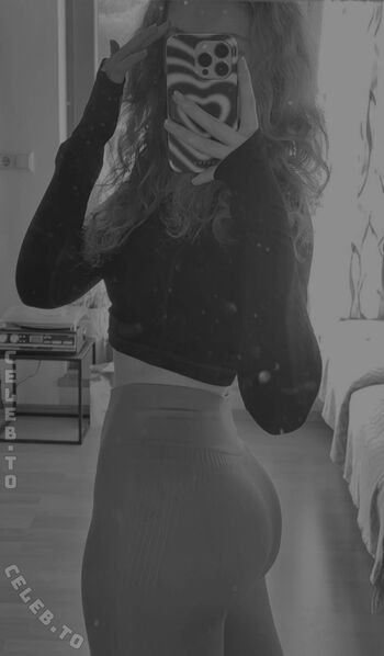 Full leaked Romysvibess private photo