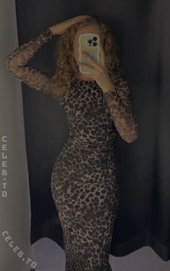 Full leaked Romysvibess private photo