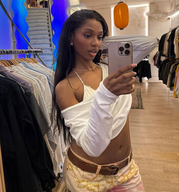 Full leaked Ronisia private photo
