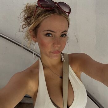 Full leaked Rosalie private photo