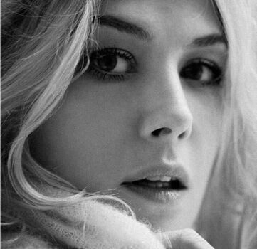 Full leaked Rosamund pike private photo