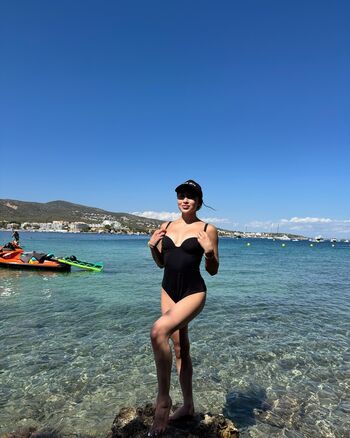 Full leaked Rose woo page private onlyfans photo