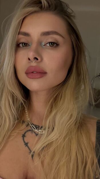 Full leaked Rosesandsarah private onlyfans photo