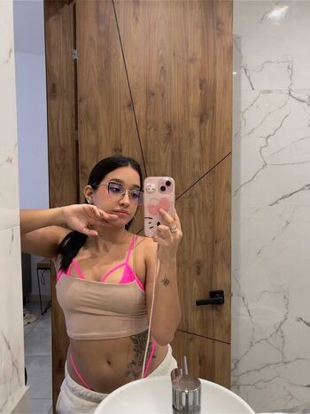 Full leaked Rosiebaee private photo