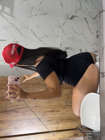 Full leaked Rosiebaee private photo