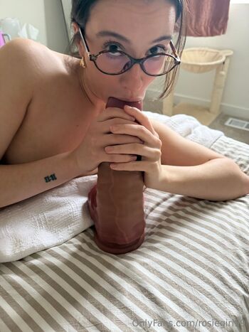 Full leaked Rosiegirl private onlyfans photo