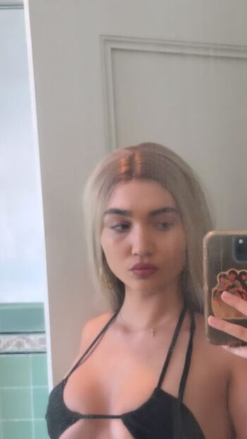 Full leaked Rowan blanchard private photo