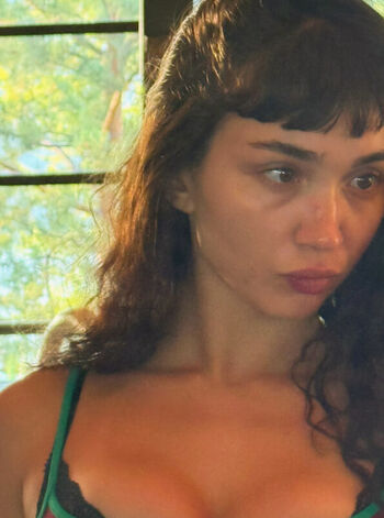 Full leaked Rowan blanchard private photo