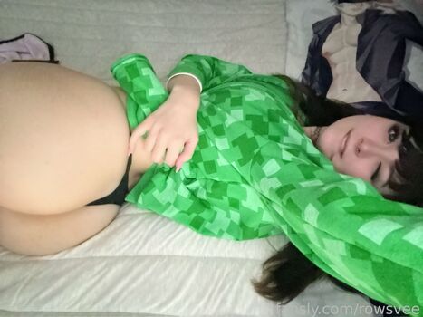 Full leaked Rowsvee  page private onlyfans photo