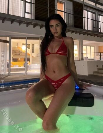 Full leaked Roxanarosuu private photo