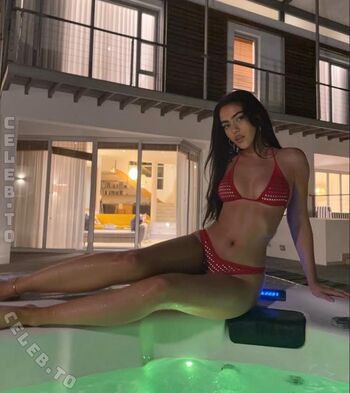 Full leaked Roxanarosuu private photo