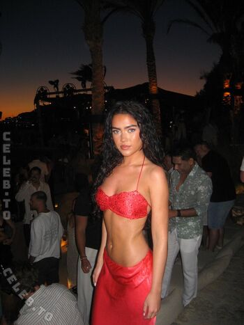Full leaked Roxanarosuu page private photo