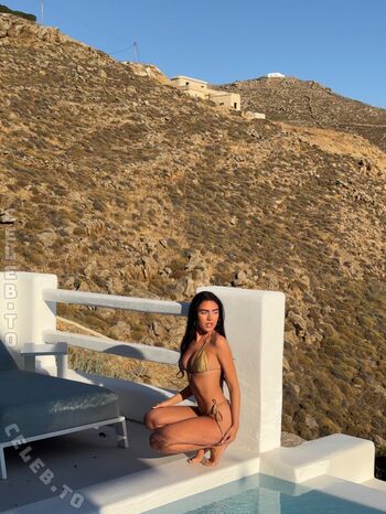 Full leaked Roxanarosuu page private photo