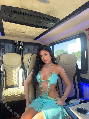 Full leaked Roxanarosuu private photo