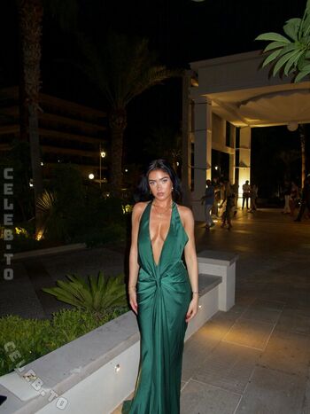 Full leaked Roxanarosuu page private photo