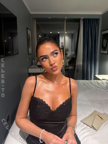 Full leaked Roxanarosuu page private photo
