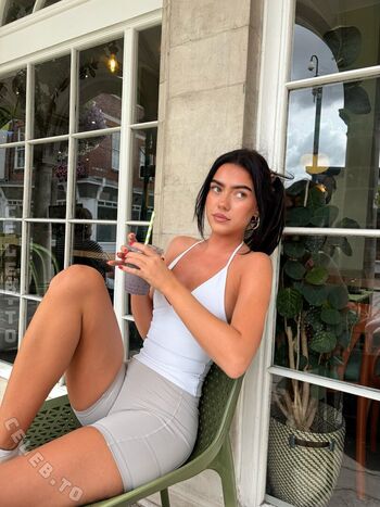 Full leaked Roxanarosuu page private photo