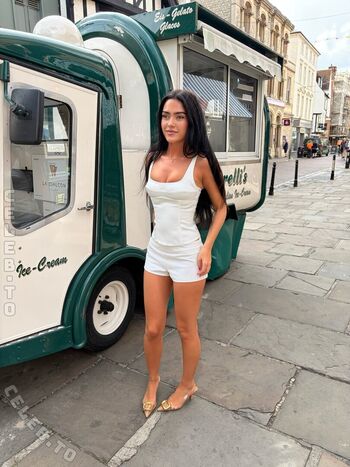 Full leaked Roxanarosuu private photo