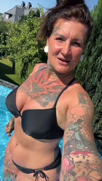Full leaked Roxanneemiller private photo