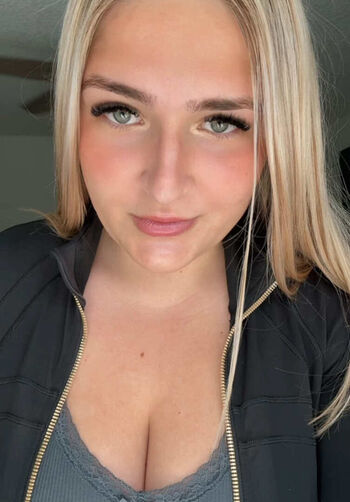 Full leaked Roxie ride private photo