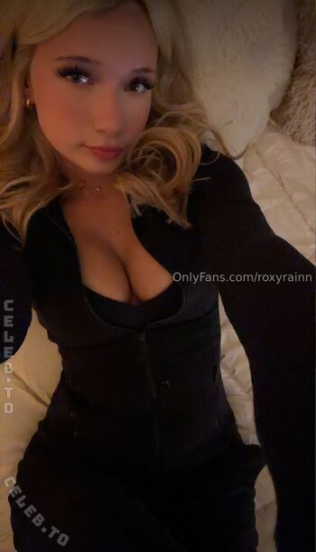 Full leaked Roxyrainn page private photo