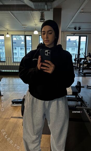 Full leaked Ruqqayyac private onlyfans photo