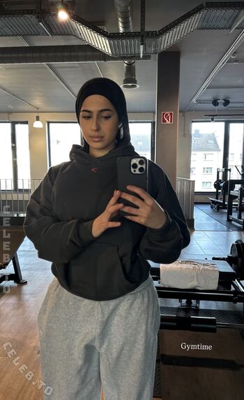 Full leaked Ruqqayyac private onlyfans photo