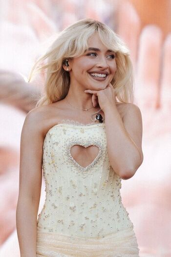 Full leaked Sabrina carpenter page private photo