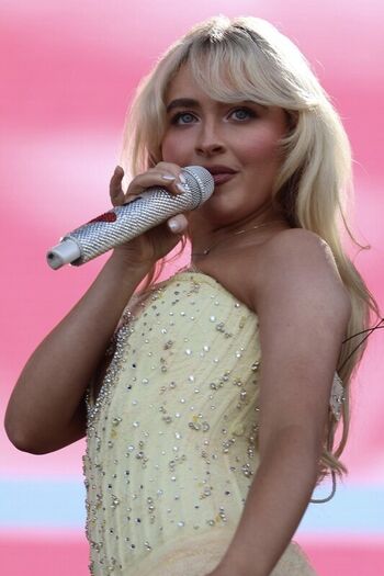 Full leaked Sabrina carpenter page private photo
