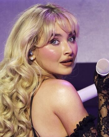 Full leaked Sabrina carpenter page private photo