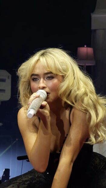Full leaked Sabrina carpenter page private photo