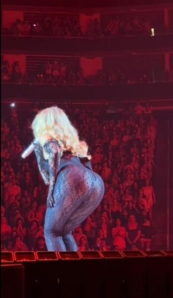 Full leaked Sabrina carpenter page private photo