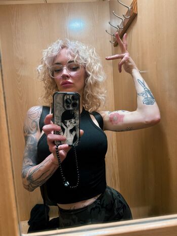 Full leaked Saderotica private onlyfans photo