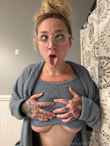 Full leaked Sage grey page private onlyfans photo