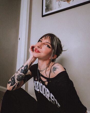 Full leaked Sailorbeeee private photo